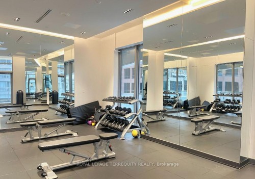 5105-2221 Yonge Street, Toronto, ON - Indoor Photo Showing Gym Room