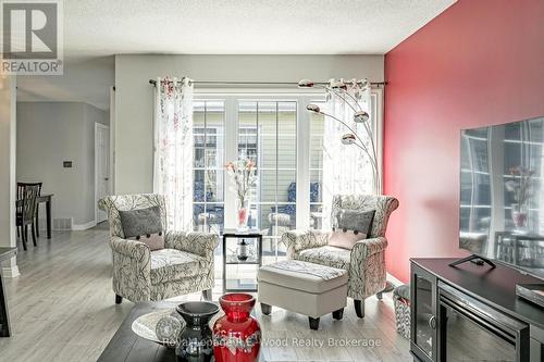 55 Seres Drive, Tillsonburg, ON - Indoor Photo Showing Living Room