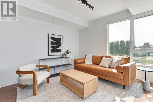 210 - 31 Huron Street, Collingwood, ON - Indoor Photo Showing Living Room
