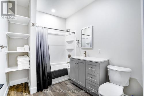 4 - 539 Talbot Street, St. Thomas, ON - Indoor Photo Showing Bathroom
