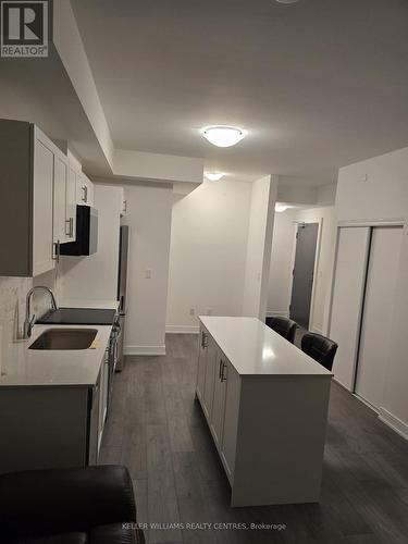 B 709 - 715 Davis Drive, Newmarket, ON - Indoor Photo Showing Kitchen