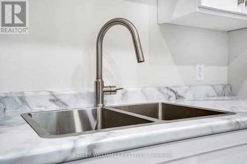 5 - 539 Talbot Street, St. Thomas, ON - Indoor Photo Showing Kitchen With Double Sink