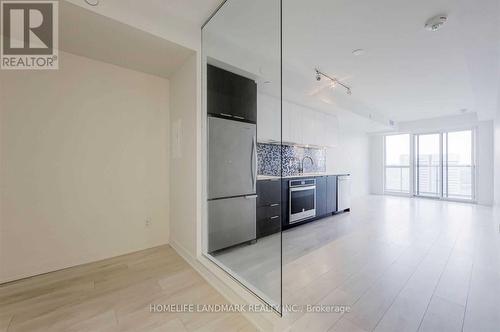 1506 - 2 Sonic Way, Toronto, ON - Indoor Photo Showing Kitchen
