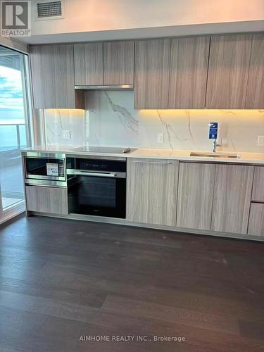 6801 - 3 Concord Cityplace Way, Toronto, ON - Indoor Photo Showing Kitchen