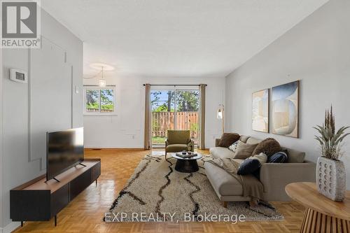 Spacious living area. - 325 - 22 Niles Way, Markham, ON - Indoor Photo Showing Living Room