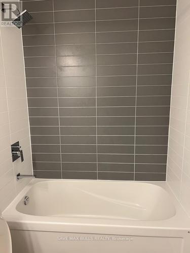 2011 - 4011 Brickstone Mews, Mississauga, ON - Indoor Photo Showing Bathroom