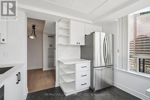 1214 - 7 Bishop Avenue, Toronto, ON - Indoor Photo Showing Kitchen