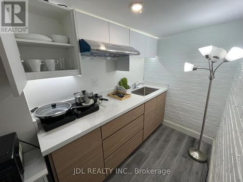 1 - 5 Sorauren Avenue, Toronto, ON - Indoor Photo Showing Kitchen