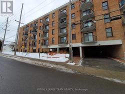 304 - 50 BURNSIDE AVENUE  Ottawa, ON K1Y 2M2