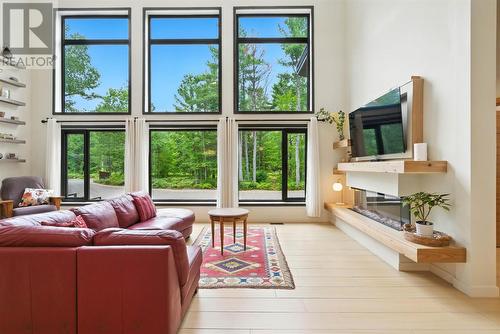 4223 Queen St, Sault Ste. Marie, ON - Indoor Photo Showing Living Room