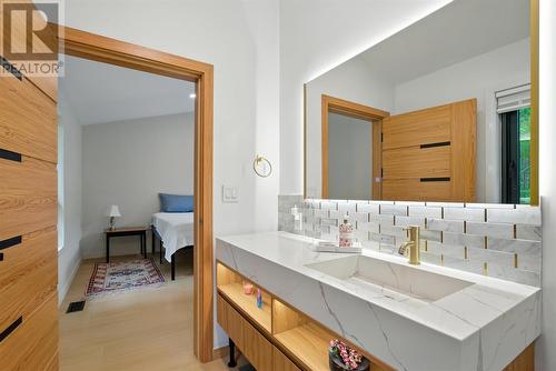 4223 Queen St, Sault Ste. Marie, ON - Indoor Photo Showing Bathroom