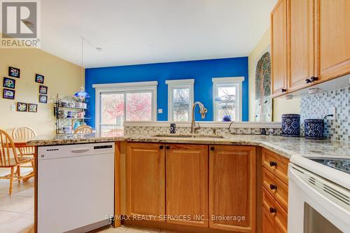 47 Collingwood Avenue, Brampton, ON - Indoor Photo Showing Kitchen