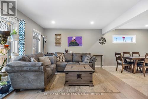 45 Charter Creek Court, St. Thomas, ON - Indoor Photo Showing Living Room