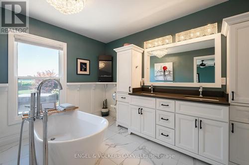 15578 Niagara River Parkway, Niagara-On-The-Lake (River), ON - Indoor Photo Showing Bathroom