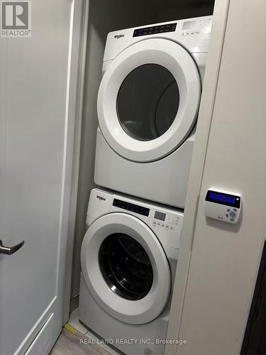 Ph1920 - 60 Princess Street, Toronto, ON - Indoor Photo Showing Laundry Room