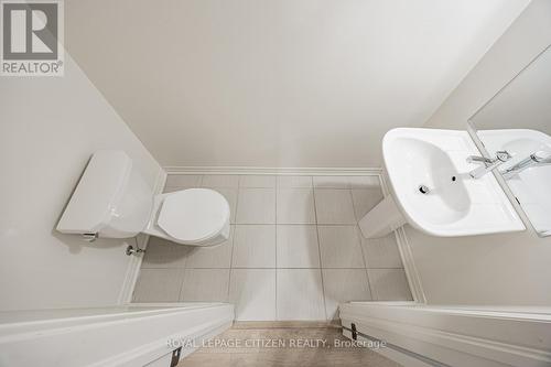 32 Emmas Way, Whitby, ON - Indoor Photo Showing Bathroom