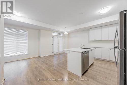 32 Emmas Way, Whitby, ON - Indoor Photo Showing Kitchen With Upgraded Kitchen