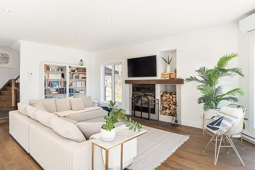 Salon - 251 Ch. Des Bosquets-Fleuris, Stanstead - Canton, QC - Indoor Photo Showing Living Room With Fireplace