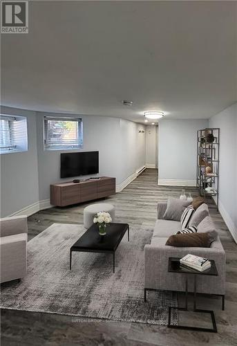 9 - 75 Mcintyre Crescent, Halton Hills, ON - Indoor Photo Showing Living Room
