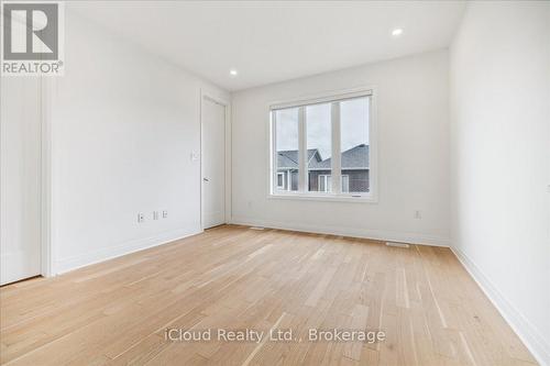 925 Hickory Crescent, Milton, ON - Indoor Photo Showing Other Room