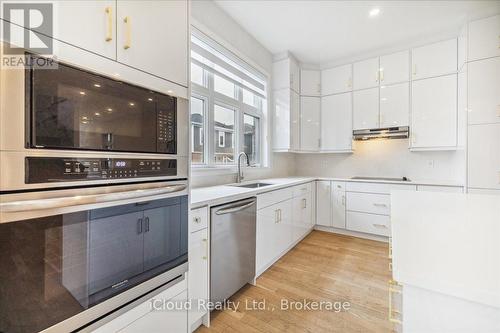 925 Hickory Crescent, Milton, ON - Indoor Photo Showing Kitchen