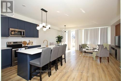5 Klein Way, Whitby, ON - Indoor Photo Showing Kitchen With Upgraded Kitchen