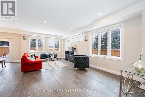 23 Forfar Avenue, Kitchener, ON - Indoor Photo Showing Living Room