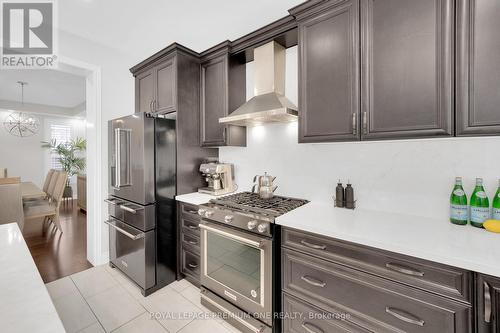 31 Prady Lane, New Tecumseth, ON - Indoor Photo Showing Kitchen With Upgraded Kitchen