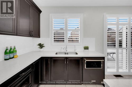 31 Prady Lane, New Tecumseth, ON - Indoor Photo Showing Kitchen With Double Sink