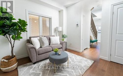 4 Bilanski Farm Road, Brantford, ON - Indoor Photo Showing Living Room