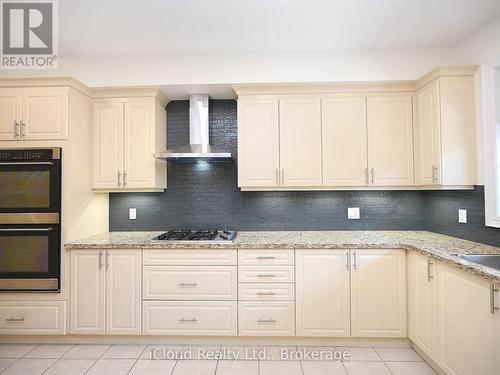 3069 Preserve Drive, Oakville, ON - Indoor Photo Showing Kitchen With Upgraded Kitchen
