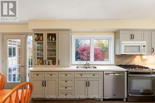 2977 Inlake Court, Mississauga, ON - Indoor Photo Showing Kitchen With Double Sink