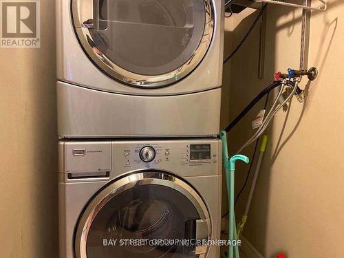 605 - 1071 Queens Avenue, Oakville, ON - Indoor Photo Showing Laundry Room