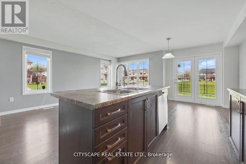 8485 Primrose Lane, Niagara Falls, ON - Indoor Photo Showing Kitchen With Double Sink