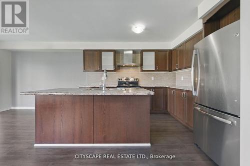8485 Primrose Lane, Niagara Falls, ON - Indoor Photo Showing Kitchen With Double Sink