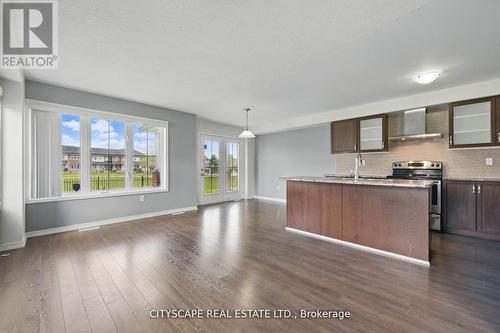 8485 Primrose Lane, Niagara Falls, ON - Indoor Photo Showing Kitchen With Double Sink