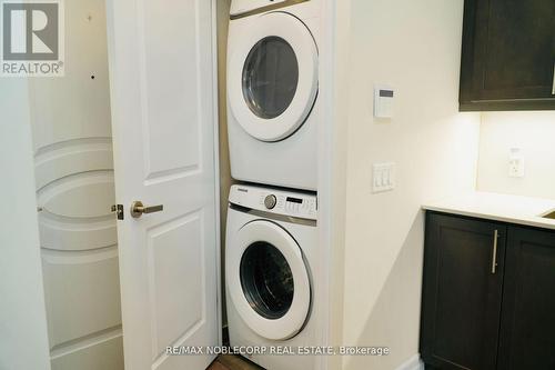 1511 - 9085 Jane Street, Vaughan, ON - Indoor Photo Showing Laundry Room