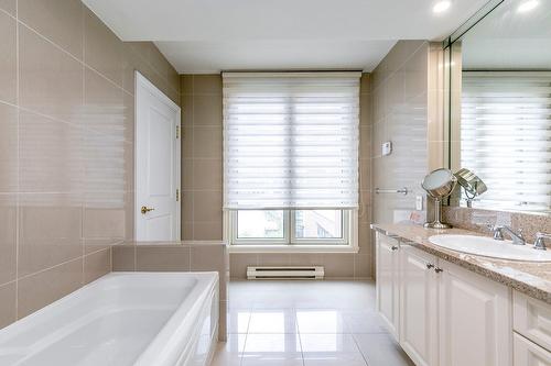 Salle de bains - 5H-1210 Boul. De Maisonneuve O., Montréal (Ville-Marie), QC - Indoor Photo Showing Bathroom