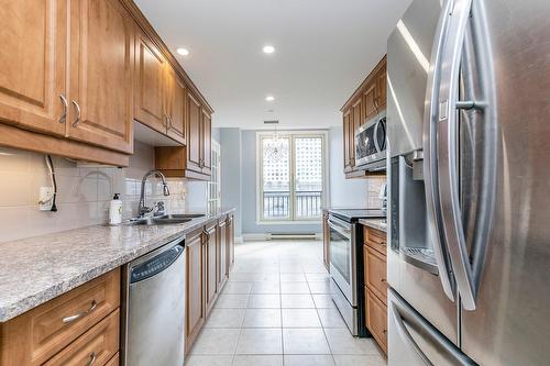 Kitchen - 5H-1210 Boul. De Maisonneuve O., Montréal (Ville-Marie), QC - Indoor Photo Showing Kitchen With Double Sink With Upgraded Kitchen