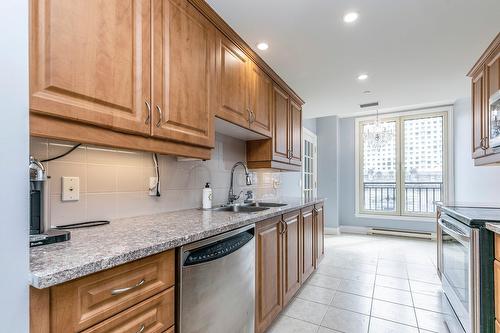 Kitchen - 5H-1210 Boul. De Maisonneuve O., Montréal (Ville-Marie), QC - Indoor Photo Showing Kitchen With Double Sink