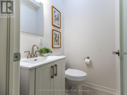 50 Rosewood Avenue, Mississauga, ON - Indoor Photo Showing Bathroom