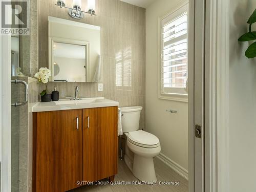 50 Rosewood Avenue, Mississauga, ON - Indoor Photo Showing Bathroom