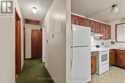 6183 Johnson Drive, Niagara Falls (Church'S Lane), ON - Indoor Photo Showing Kitchen