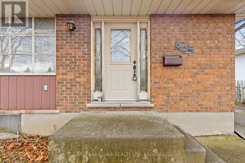 6183 Johnson Drive, Niagara Falls (Church'S Lane), ON - Outdoor With Exterior