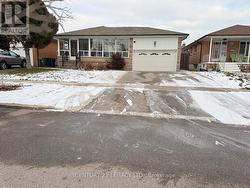 15 VANGE CRESCENT  Toronto, ON M9V 3N6