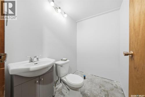 803 Carr Place, Prince Albert, SK - Indoor Photo Showing Bathroom