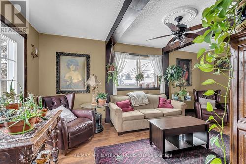 1590 Cornwall Road, Cornwall, ON - Indoor Photo Showing Living Room