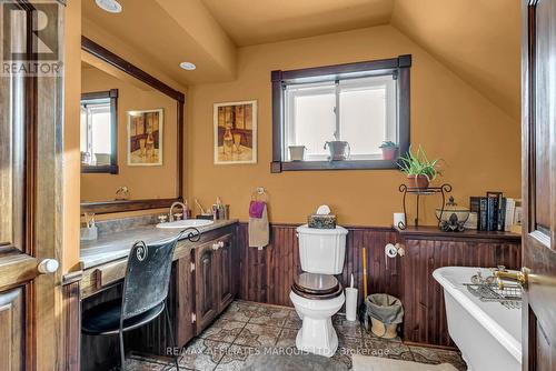 1590 Cornwall Centre Road, Cornwall, ON - Indoor Photo Showing Bathroom