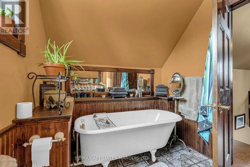 1590 Cornwall Centre Road, Cornwall, ON - Indoor Photo Showing Bathroom
