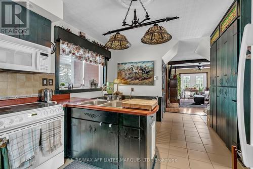 1590 Cornwall Centre Road, Cornwall, ON - Indoor Photo Showing Kitchen With Double Sink